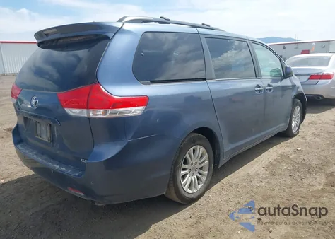 2013 Toyota Sienna Xle V6 8 Passenger z USA, uszkodzony, nr VIN 5TDYK3DCXDS320531